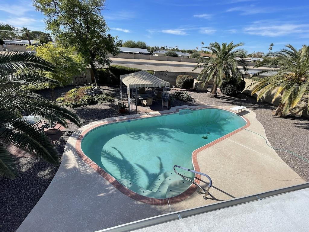 5 Star House with Pool & Amazing Backyard Pet Policy