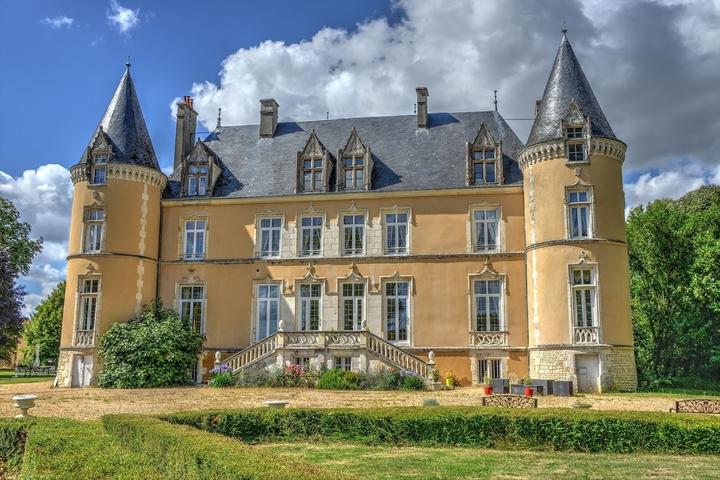 Pet Friendly Château de Blavou