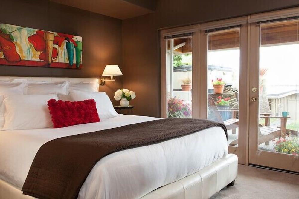 Dog friendly deals hotels near me