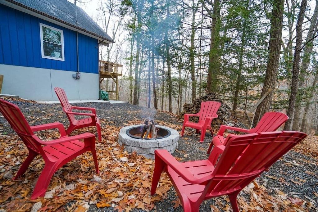 Blve Cabin in Mountains Near Bushkill Falls Views Pet Policy