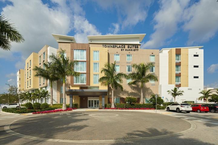 Pet Friendly TownePlace Suites by Marriott Miami Kendall West