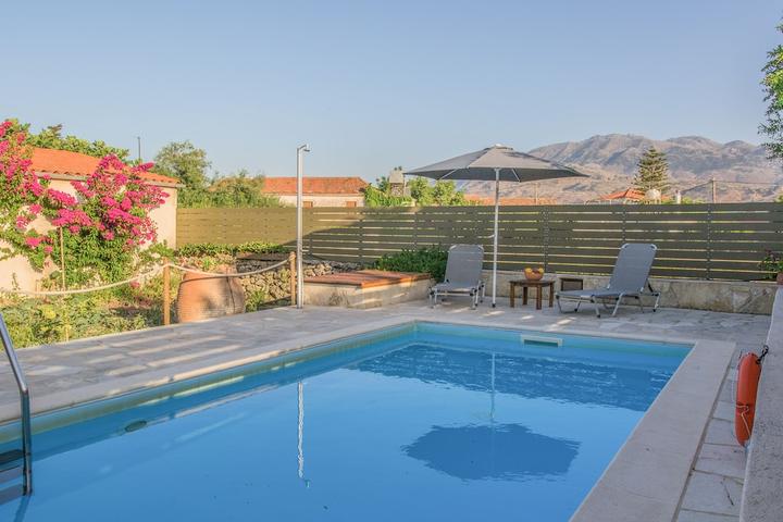 Pet Friendly Cretan Villa Rouga with Private Pool by the Host 