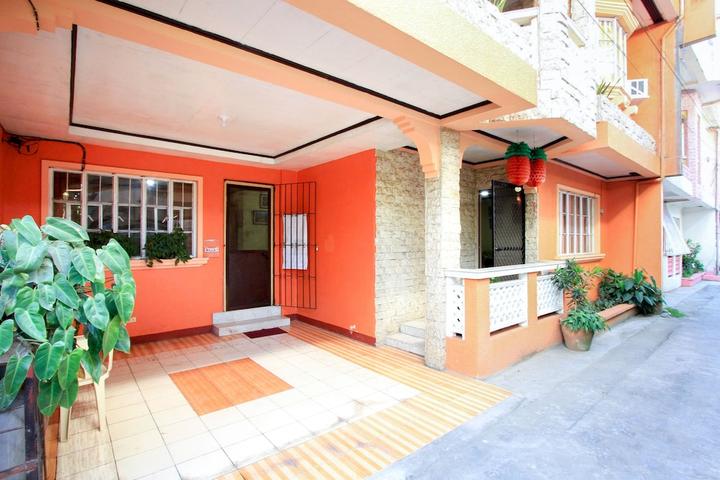 Pet Friendly 3-Br Townhouse in Tagaytay 