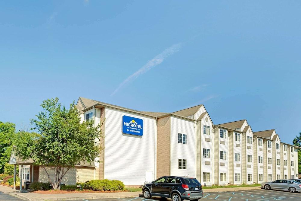Pet Friendly Microtel Inn & Suites by Wyndham Roseville/Detroit Area