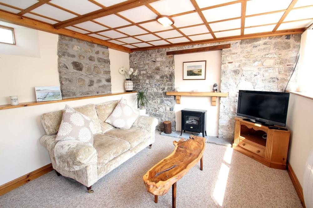 Pet Friendly Ideal Couples Retreat in Gower