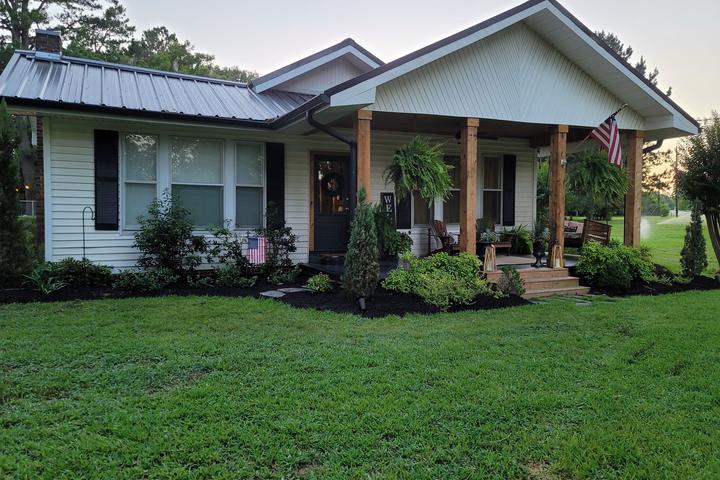 Pet Friendly Charming Country Getaway for Friends or Family