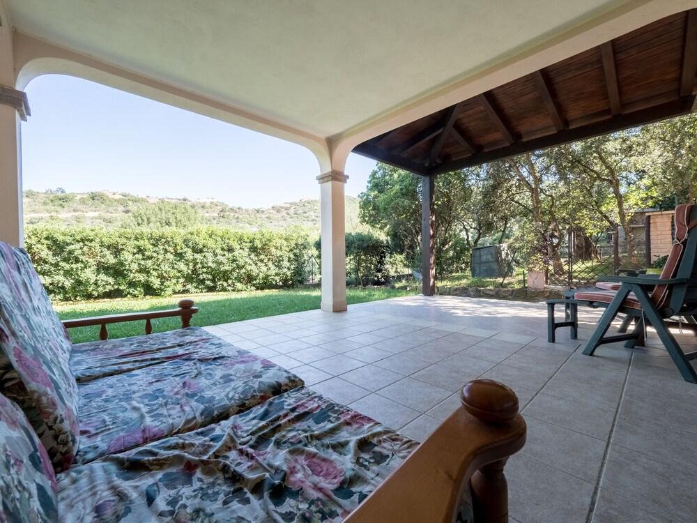 Pet Friendly 3/1 Villa with Fireplace