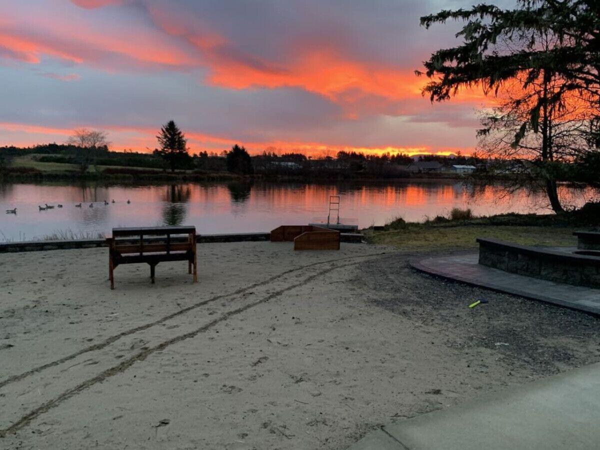 Pet Friendly Gearhart Lakefront Vacation