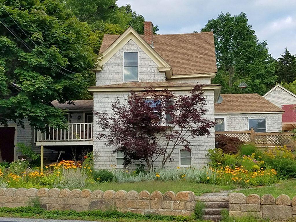 houses to rent that allow dogs near me