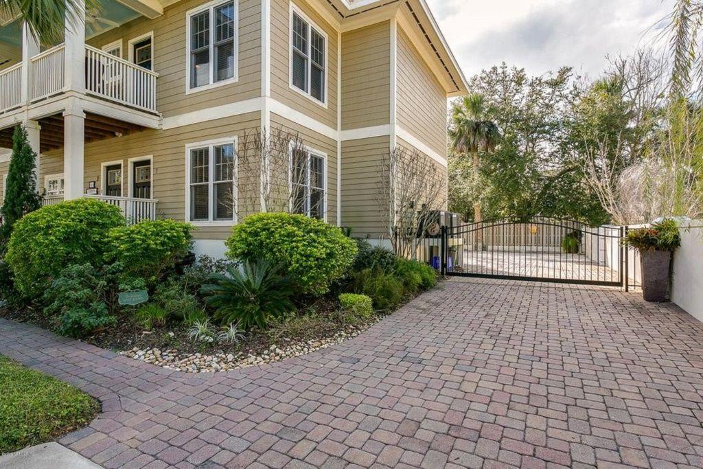 3/2 Apartment with Fenced Yard Pet Policy