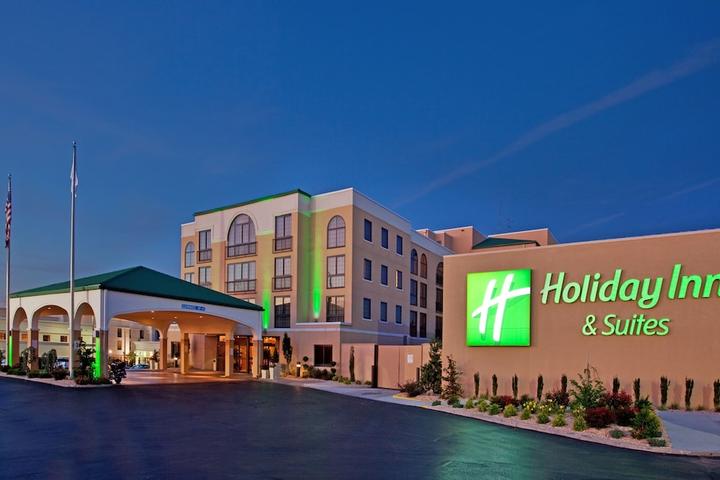 Pet Friendly Holiday Inn Hotel & Suites Springfield - I-44 an IHG Hotel