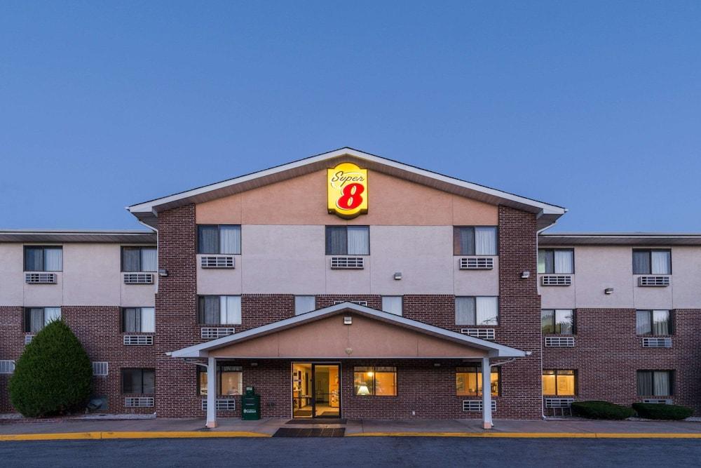 Pet Friendly Super 8 by Wyndham Front Royal