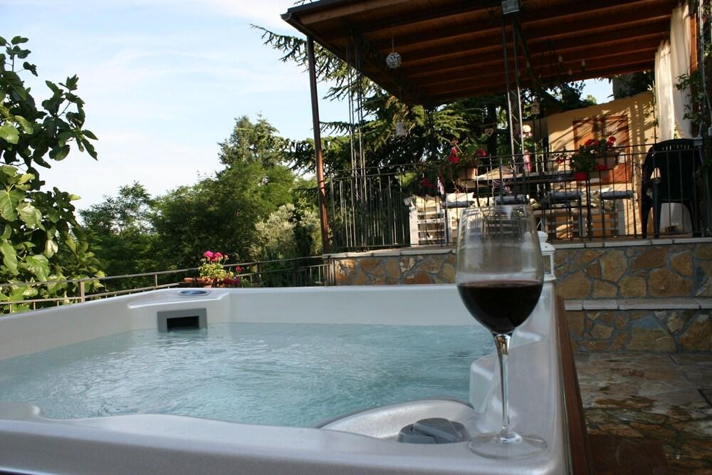 Pet Friendly Chianti with Private Jacuzzi