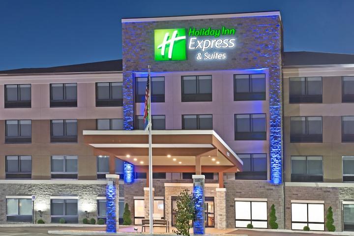 Pet Friendly Holiday Inn Express & Suites Uniontown an IHG Hotel