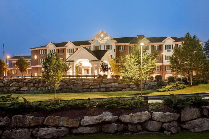 Pet Friendly Country Inn & Suites by Radisson Manchester Airport NH