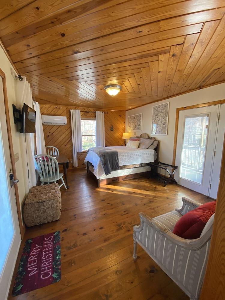 Hickory Creek Cottage Pet Policy