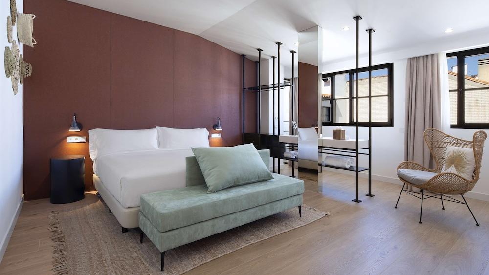 Pet Friendly Atocha Hotel Madrid, Tapestry Collection by Hilton