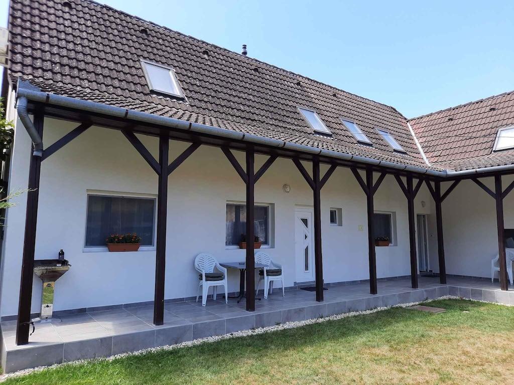 Pet Friendly Holiday Apartment with AC & Internet
