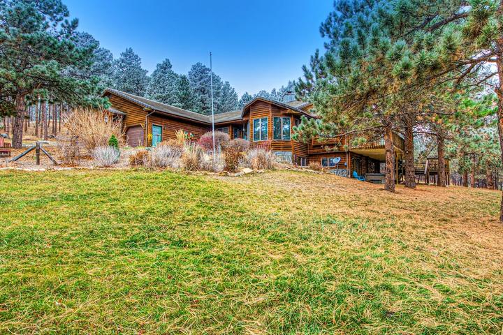 Pet Friendly Rustic Black Hills Home in Secluded Location