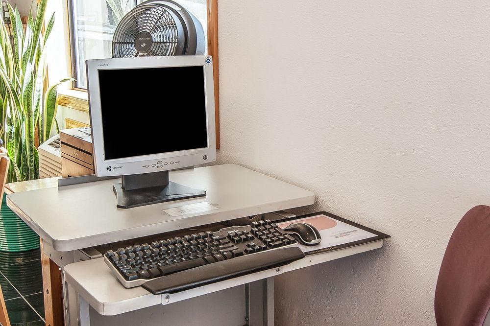 Econo Lodge Inn Suites Madras Chateau Inn Is Pet Friendly -