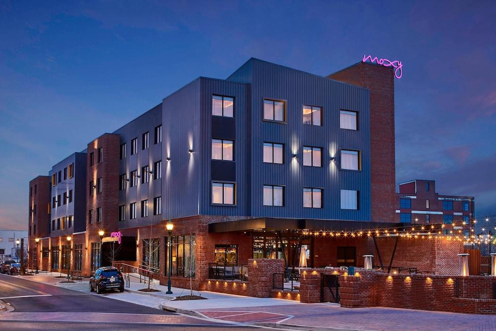 Pet Friendly Moxy Chattanooga Downtown