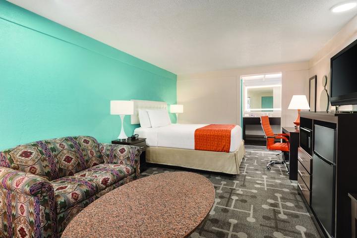 Pet Friendly Dover Inn and Suites