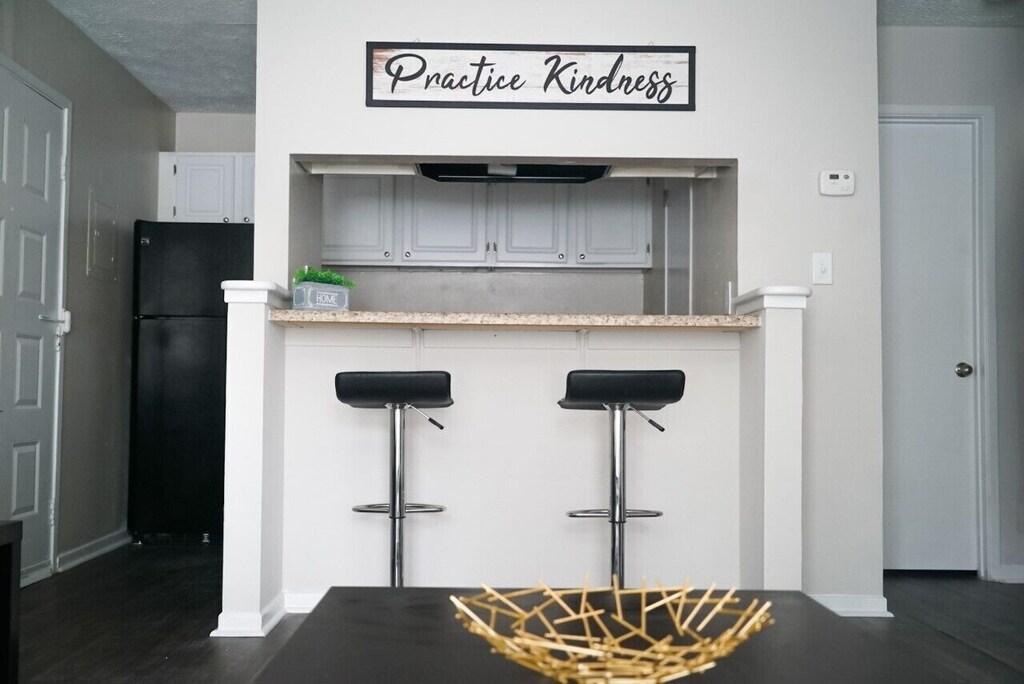 Lovely 1BR in Marietta Pet Policy