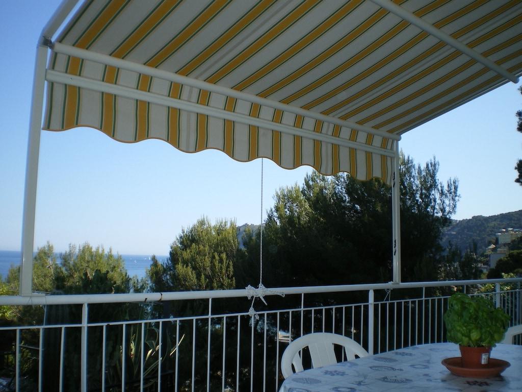 Pet Friendly Panoramic Cottage Apartment Near the Sea
