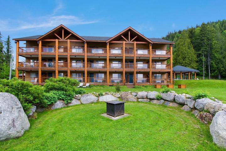 Pet Friendly Kootenay Lakeview Resort BW Signature Collection