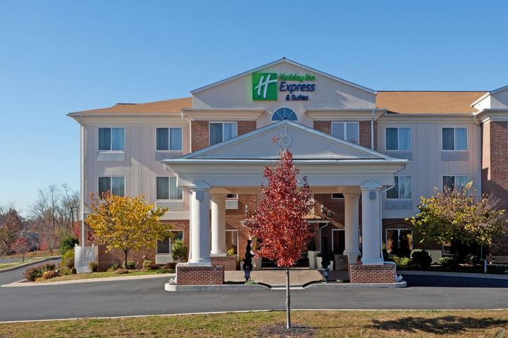 Pet Friendly Holiday Inn Express Hotel & Suites Lancaster Lititz