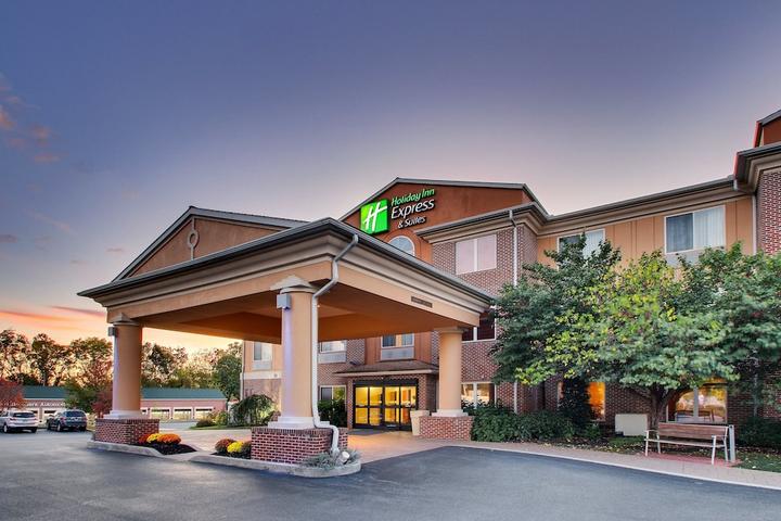 Pet Friendly Holiday Inn Express Hotel & Suites Lancaster-Lititz an IHG Hotel