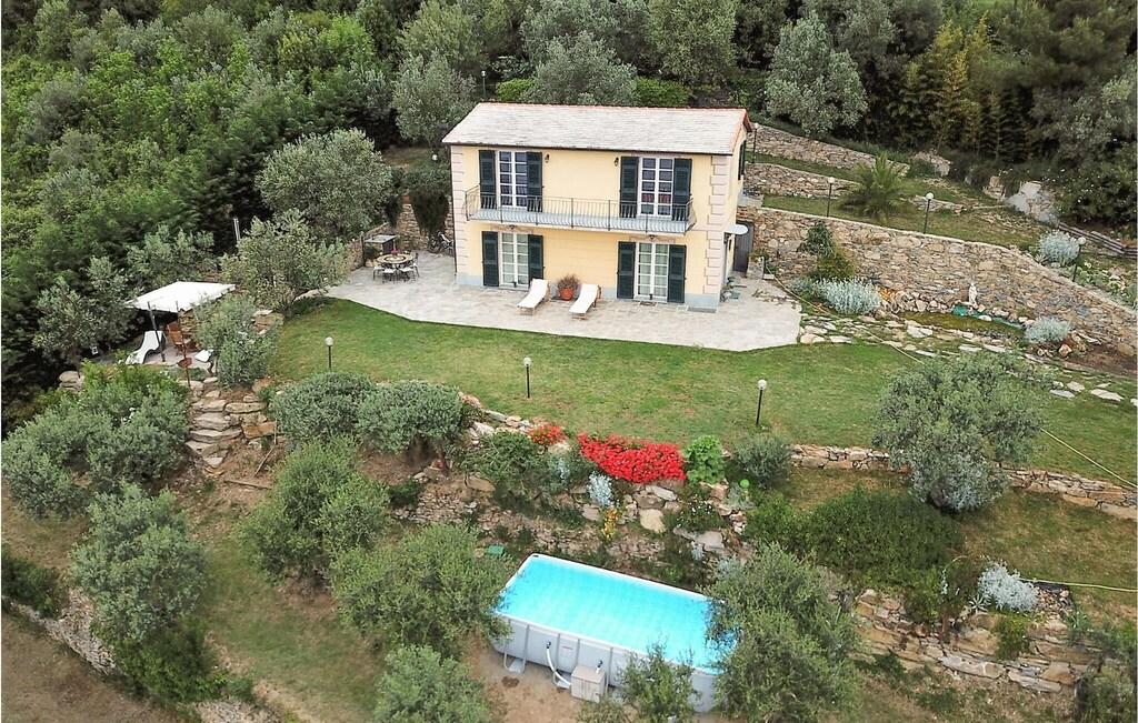 Pet Friendly 2BR Home in Pieve Ligure with Pool