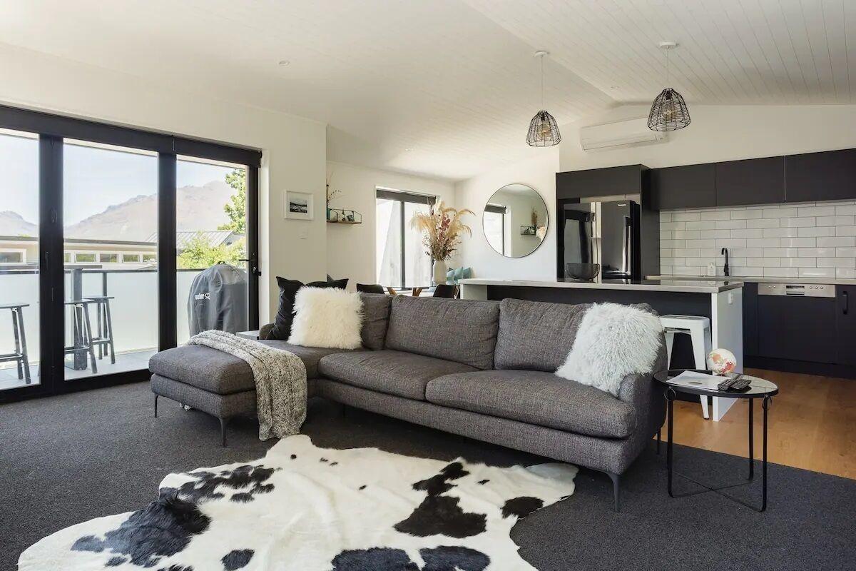 Pet Friendly Queenstown Hill Home with Remarkables & Lake Views