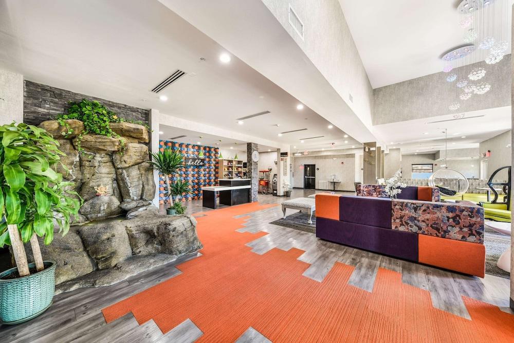 Pet Friendly Hy-Lo Hotel Ascend Hotel Collection
