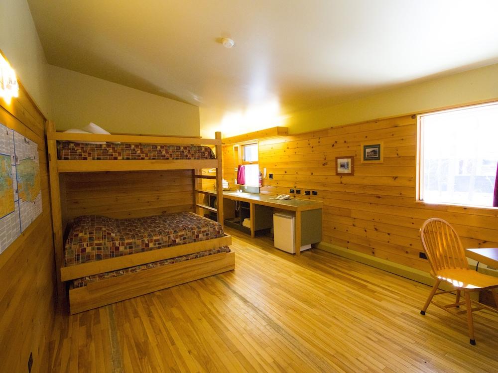 Pet Friendly The Canadian Ecology Centre Cabins
