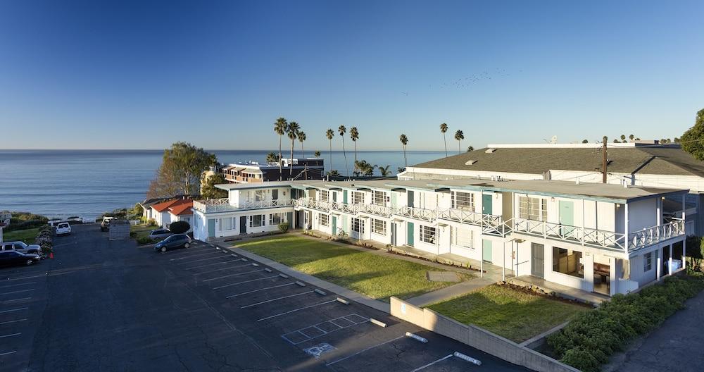 Pet Friendly The Tides Oceanview Inn and Cottages