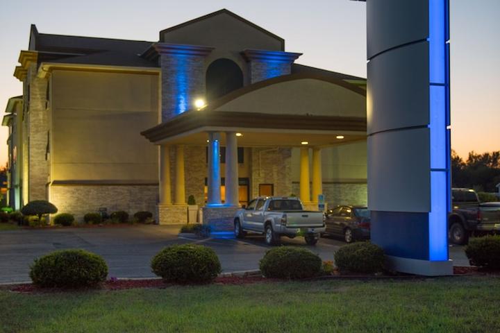 Pet Friendly Holiday Inn Express & Suites Wauseon an IHG Hotel