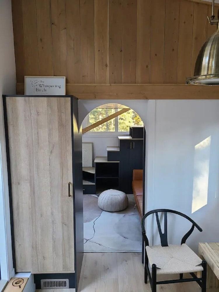 Pet Friendly Luxury Tiny Home Cabin