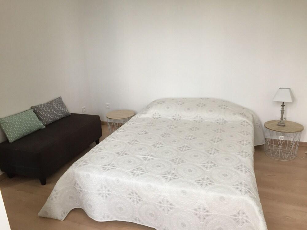 Pet Friendly 2/1 Apartment with Internet
