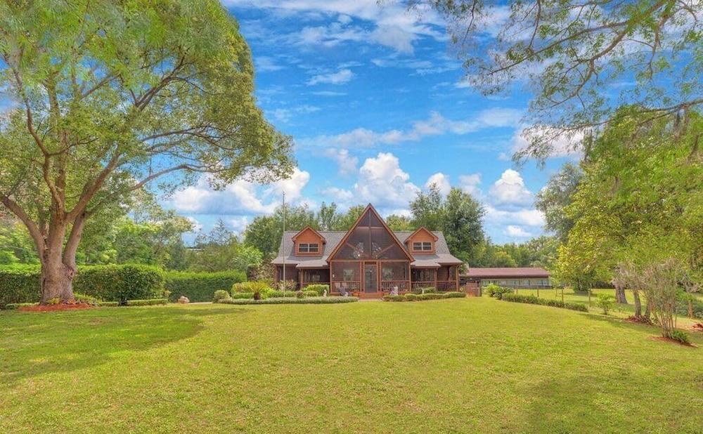 Pet Friendly Cabin on the Lake