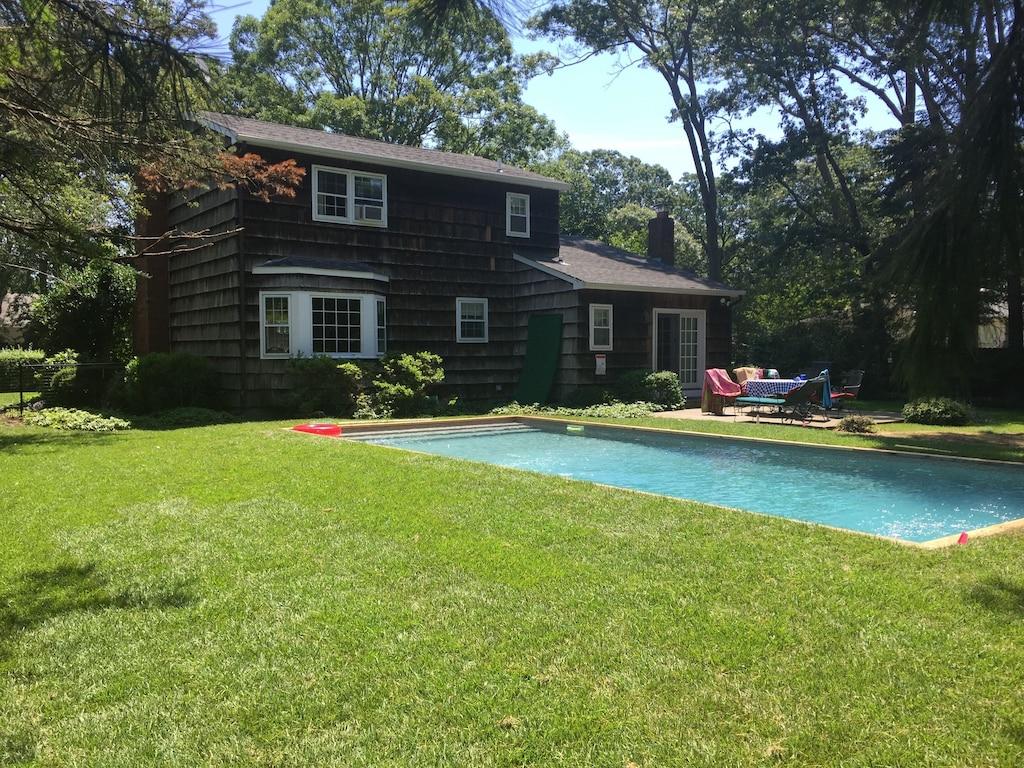 Pet Friendly Family-Friendly Colonial Home with Pool