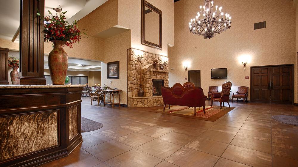 Best Western Plus Cimarron Hotel & Suites Pet Policy