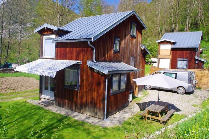 Pet Friendly 2 Bedrooms Chalet with Furnished Garden