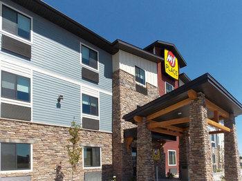 hotel rooms in jamestown nd