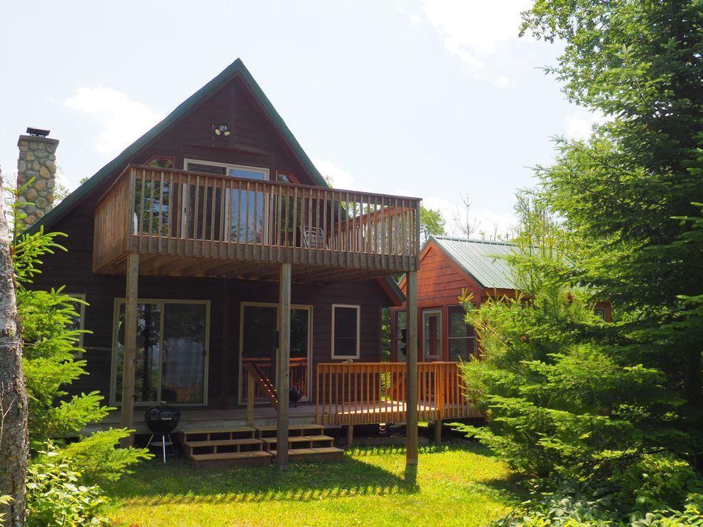 Secluded Lakefront Home on Superior's South Shore Pet Policy