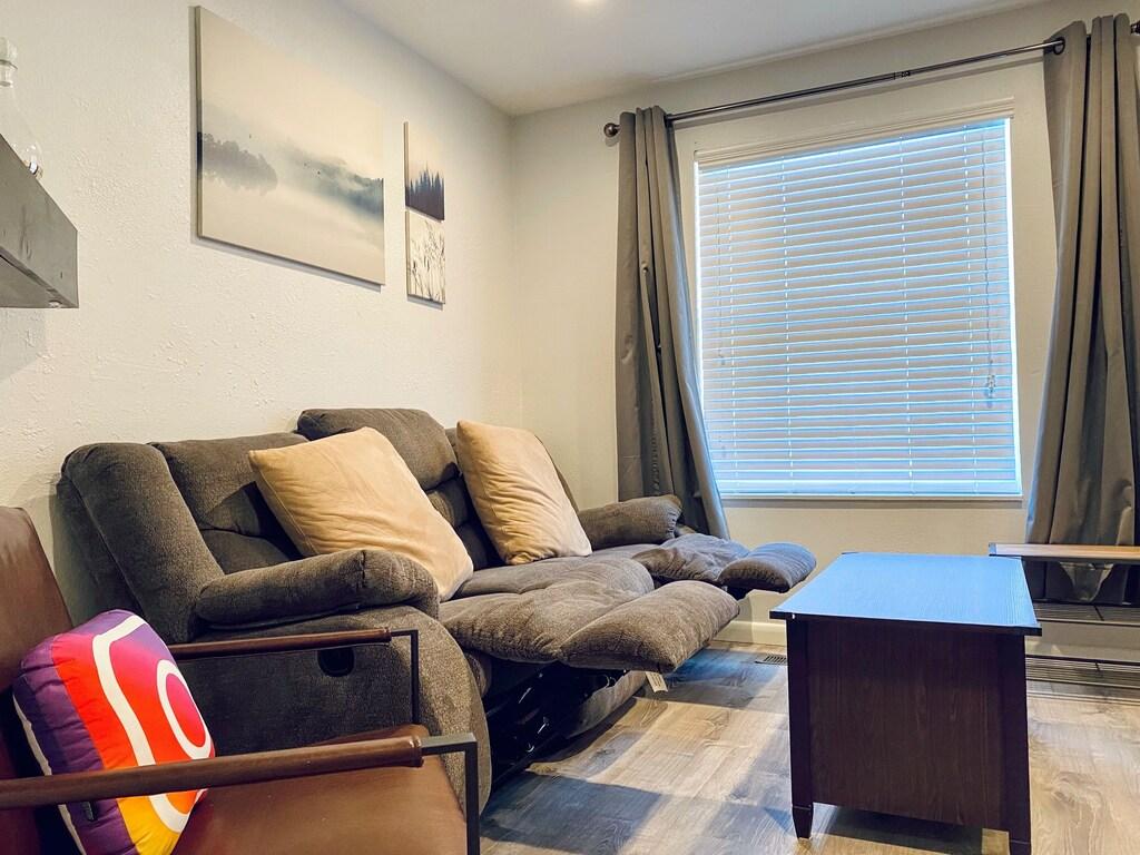 Entire PetFriendly Townhouse Pet Policy