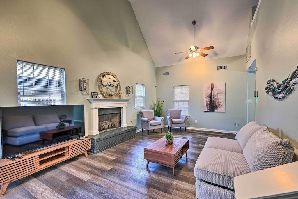 Tranquil Lake Hamilton Retreat with Boat Dock Pet Policy