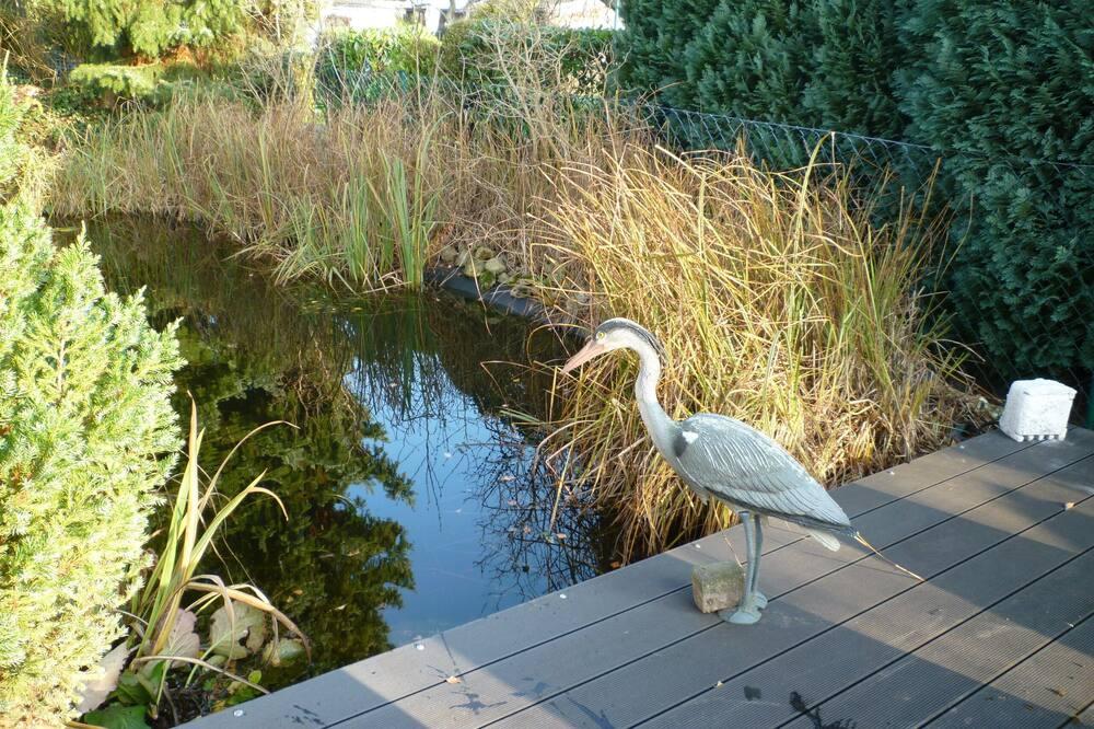 Pet Friendly Cozy 3-Bedroom Bungalow Close to Hamburg