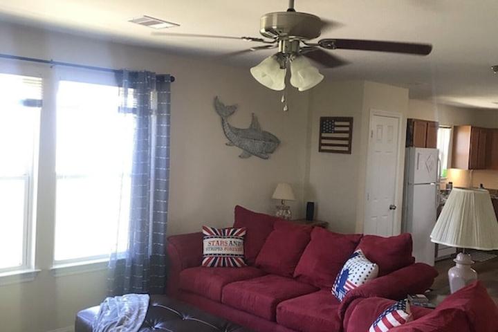 Pet Friendly Minutes from the Beach