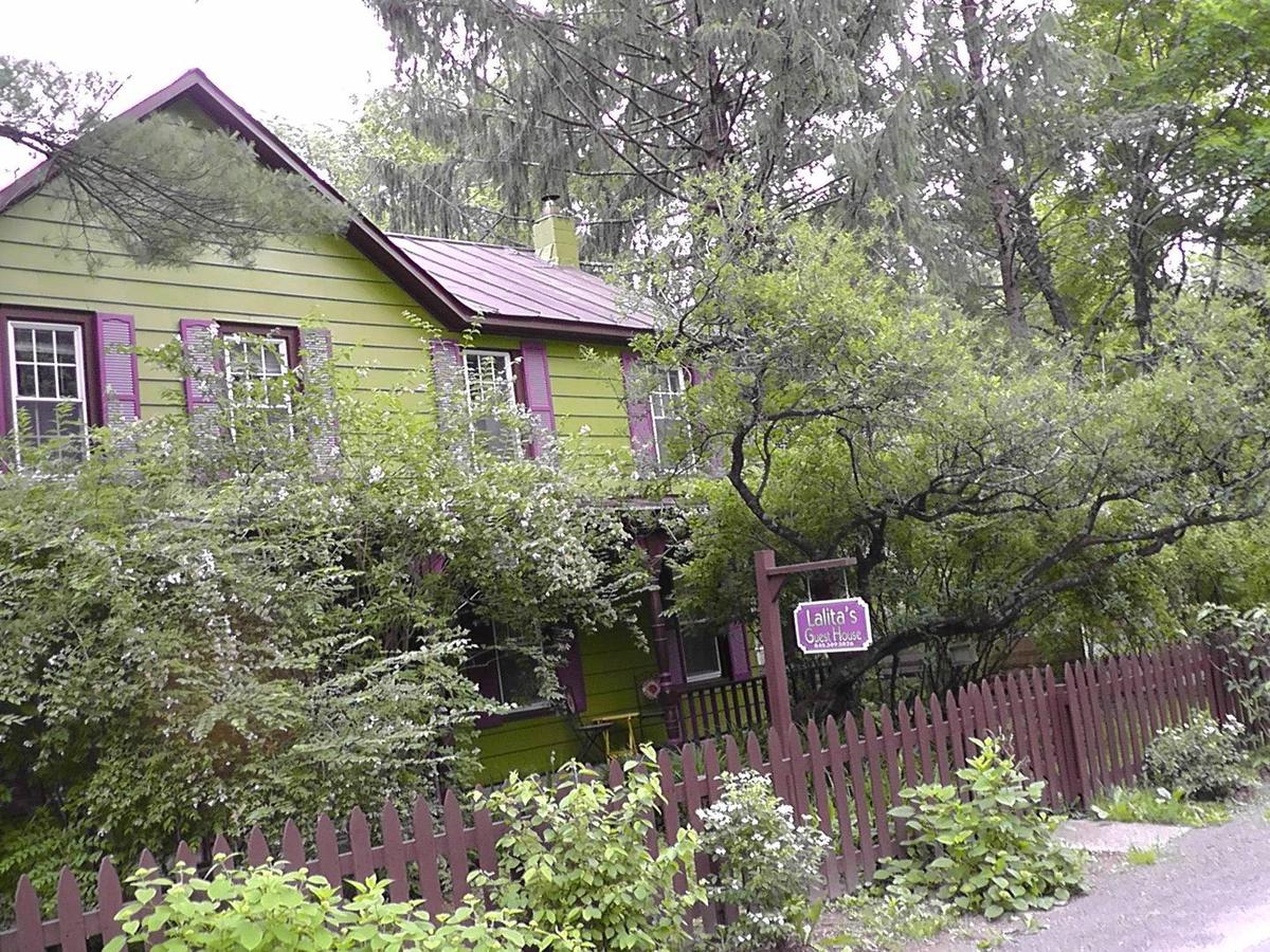 Lalita's Suites Woodstock Village Pet Policy